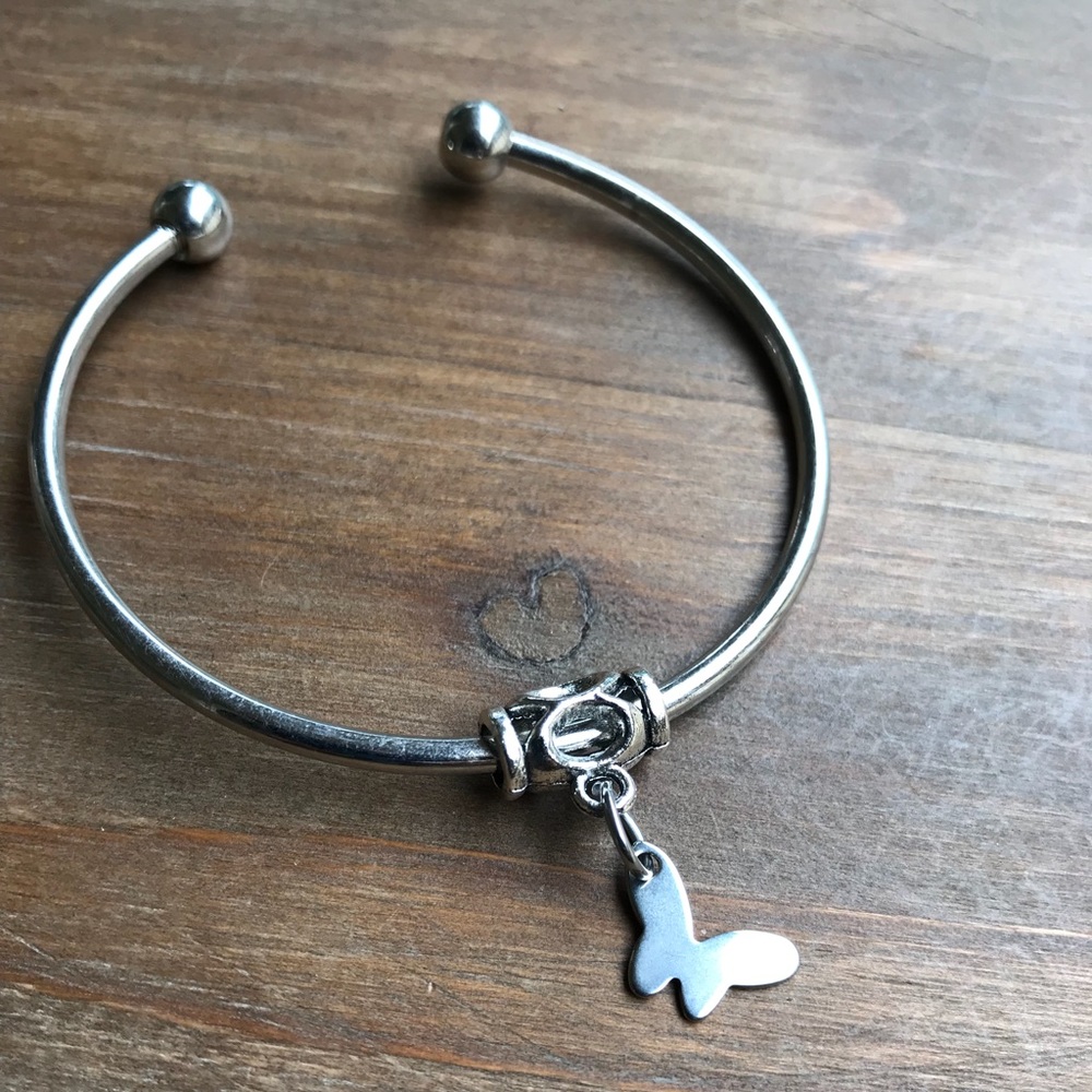 Butterfly 🦋 charm bangle - Picture 2 of 8